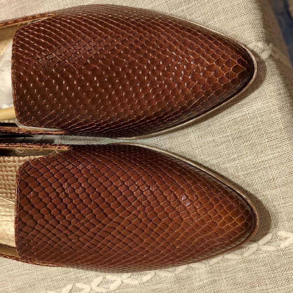 BareTraps Brown Textured Loafers - Picture 4 of 8